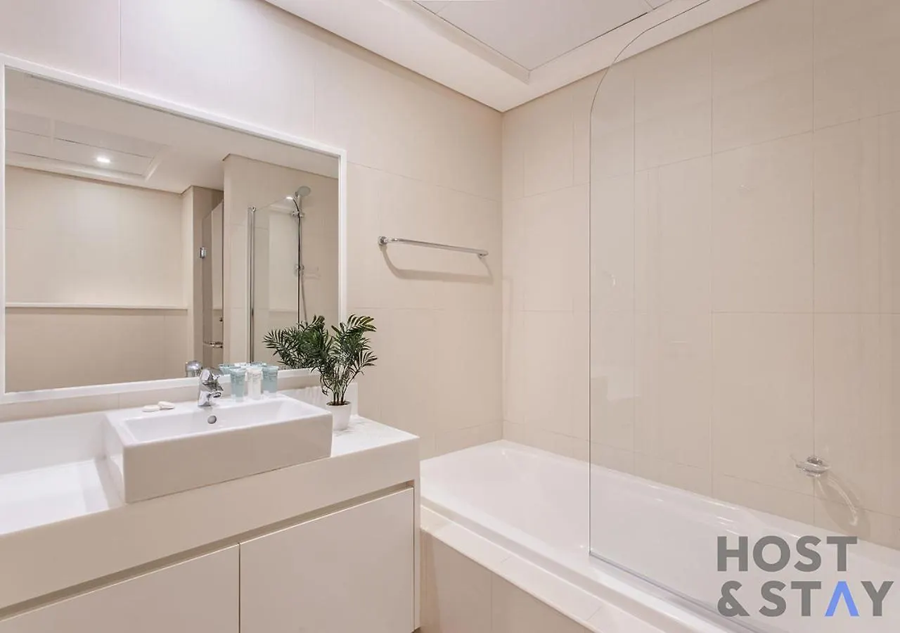 Elegant Beachfront Living At Al Bateen Dubai Apartment